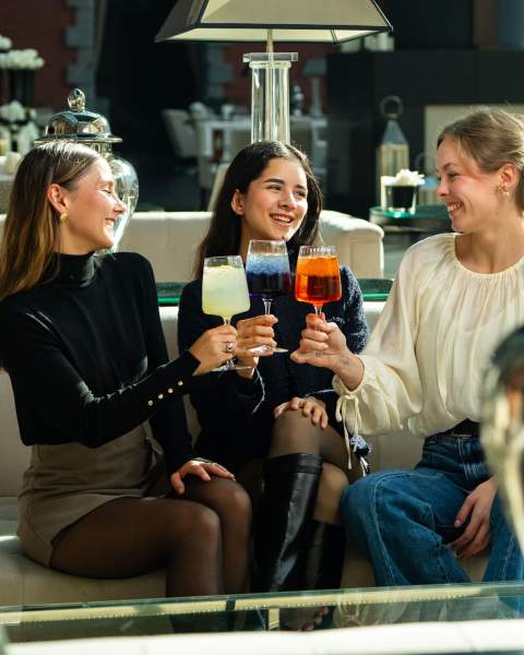 Royal Hainaut, Bar