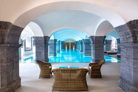 Piscine Royal Hainaut Spa & Resort Hôtel à Valenciennes dans le Nord